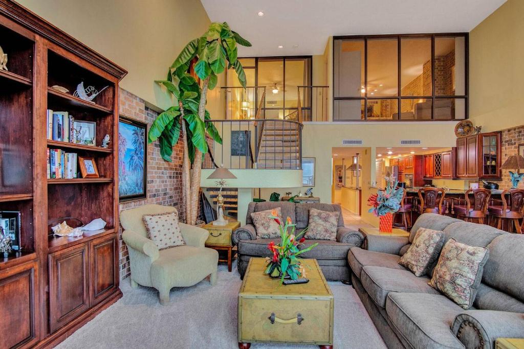 Elegance on the open water Beautiful Split Level Penthouse has Panoramic Vews of the Gulf Coast photo 2