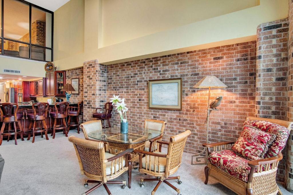 Elegance on the open water Beautiful Split Level Penthouse has Panoramic Vews of the Gulf Coast photo 3