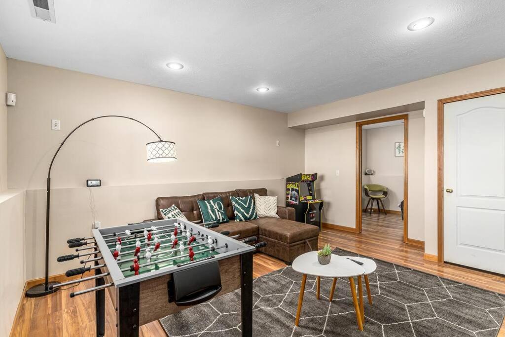 Spacious home, gameroom, 9mi GEG, 5mi downtown, 5mi to hospitals, close to all universities photo 1