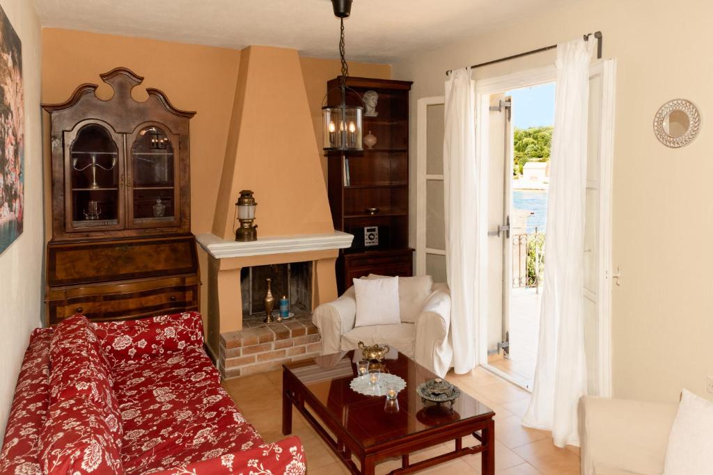 Captain's Quarters at Fiscardo Waterfront-feel the breeze photo 2