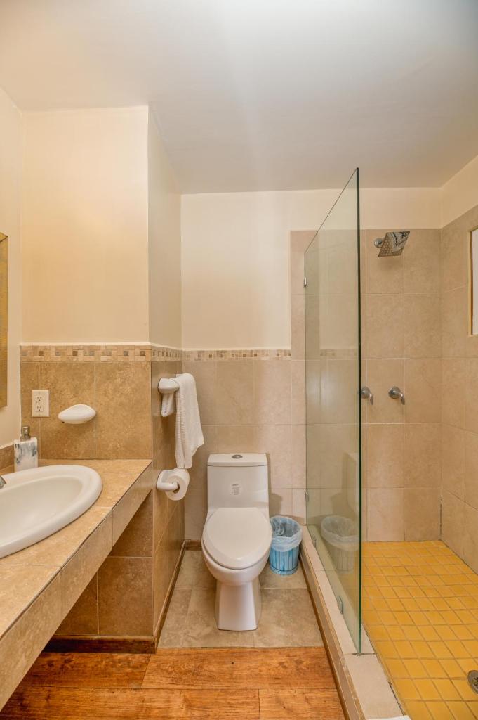 Exclusive Tropical House - 2 BDRM & 2 BATH - 3min Beach photo 3