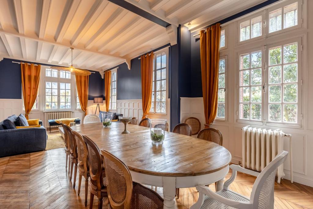 Le Manoir des EMBRUNS 14P - Location N1- Terrace- public parking 2 min photo 2