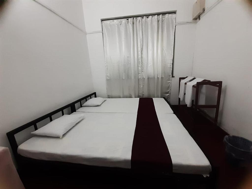 Lazy Bear Best Hostel in Kandy photo 3