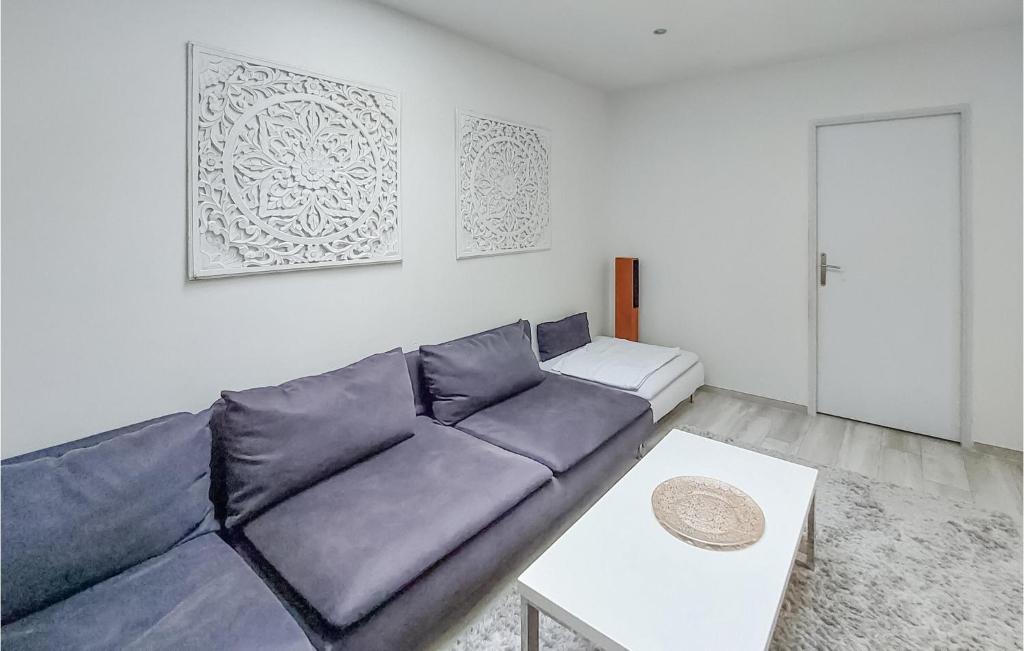 Beautiful Home In St Jean De Vedas With Outdoor Swimming Pool, 3 Bedrooms And Wifi photo 3