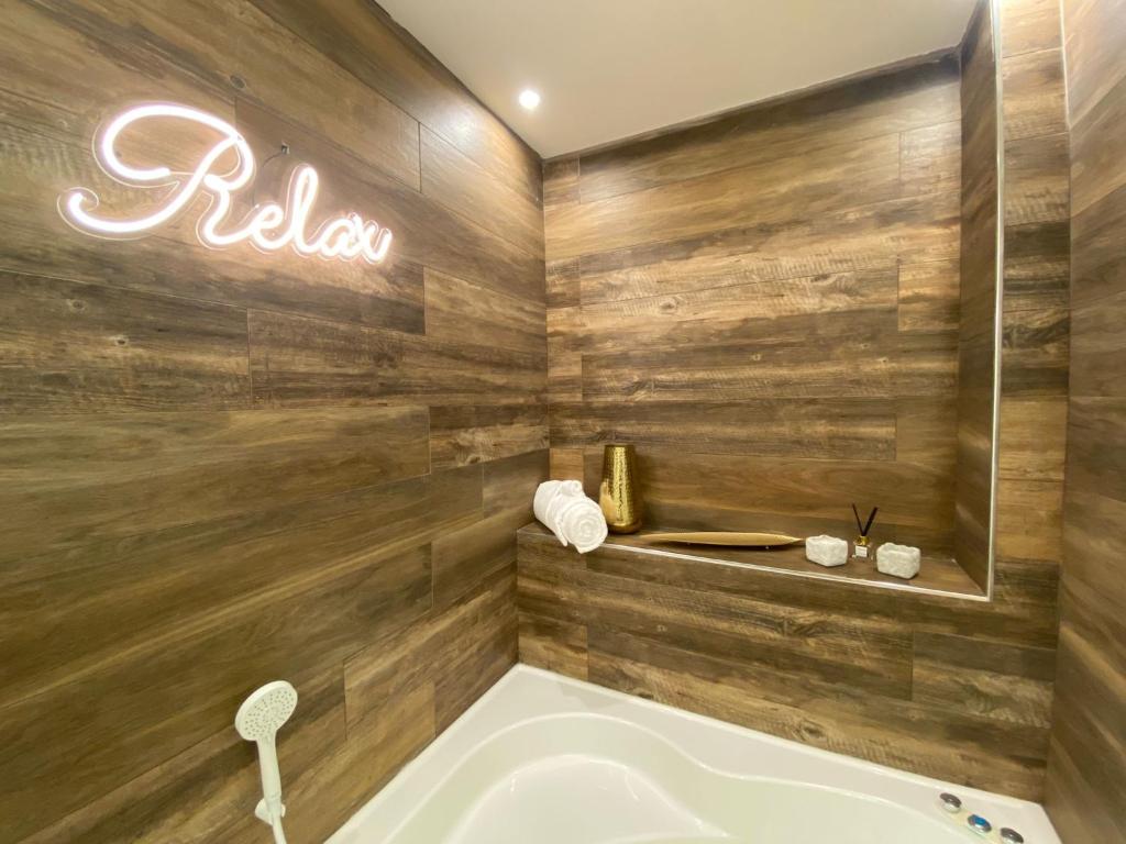 b&b Stadium room & suite photo 1