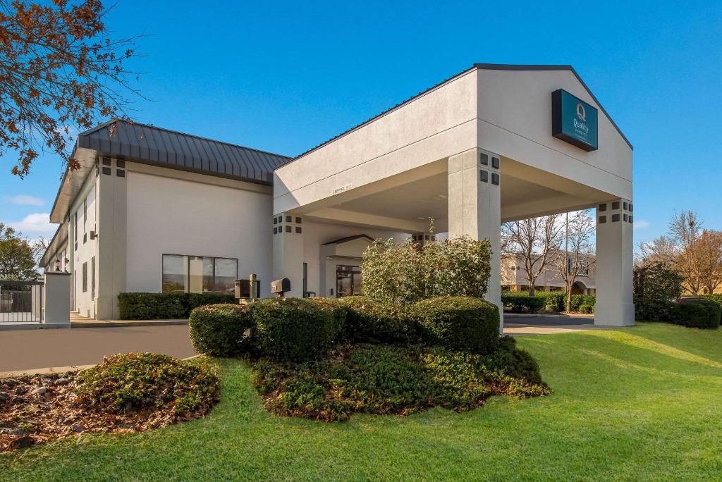 Quality Inn & Suites photo 2