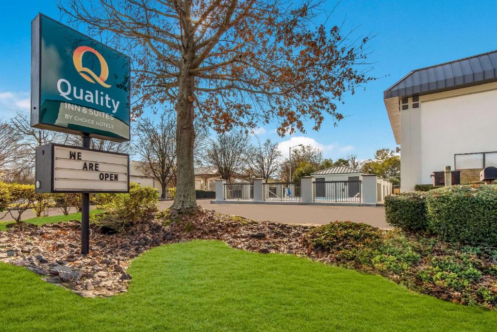 Quality Inn & Suites photo 1