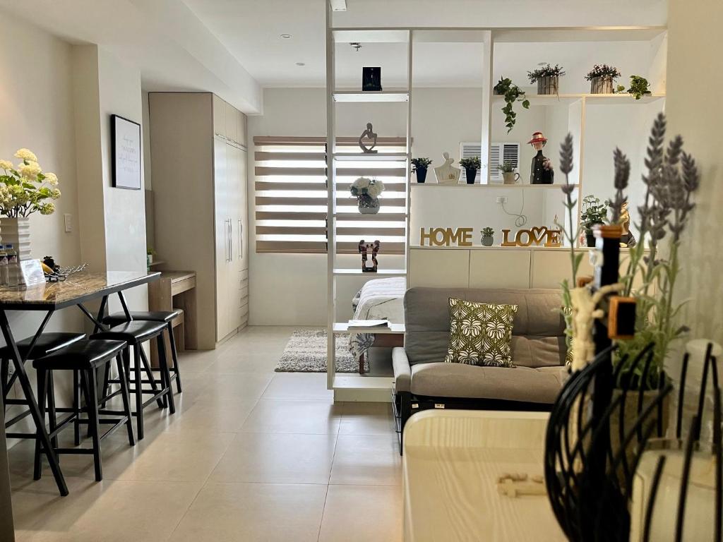 Elaiza's Cozy Home - Matina Enclaves Building C Unit 815 photo 4