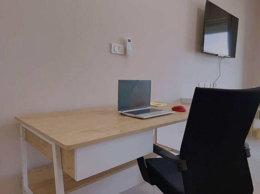 29th floor Studio, Cozy Workplace, Long stay, wide space photo 1