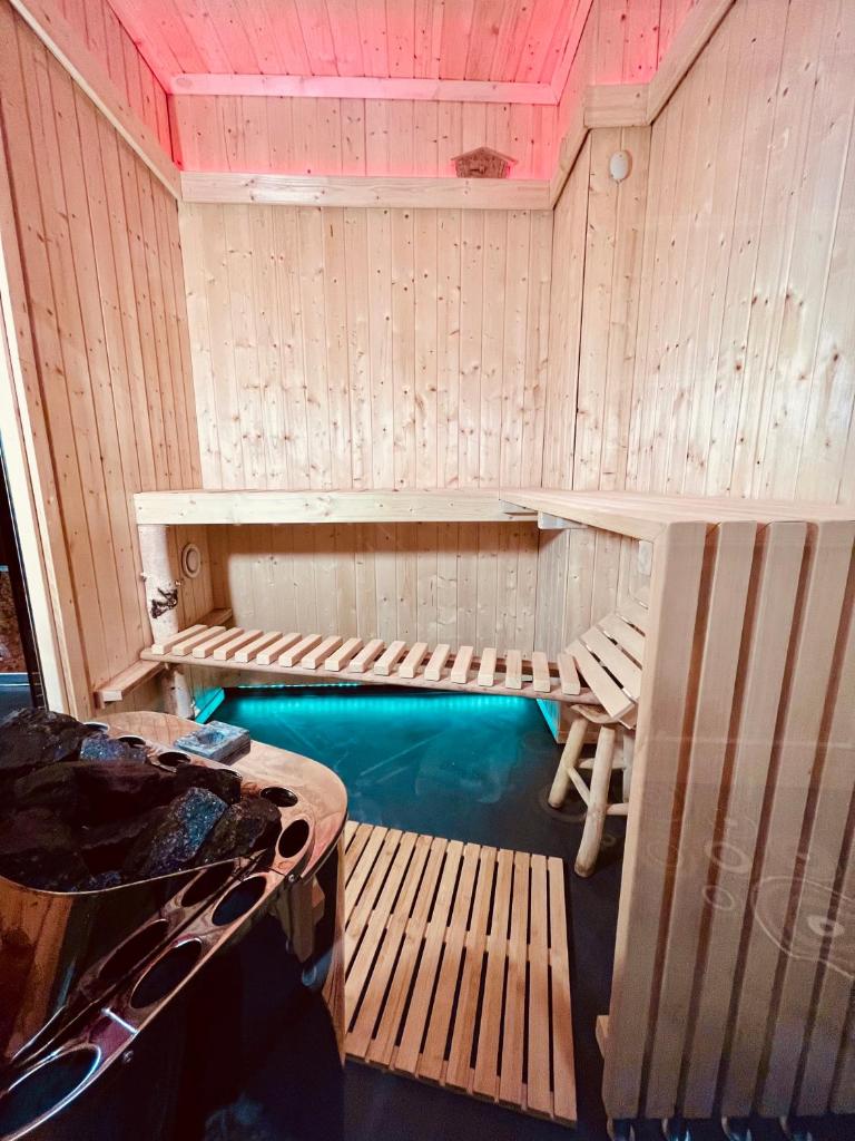 skyline wellness home Sauna, Whirlpool, Weber bbq, billard photo 4