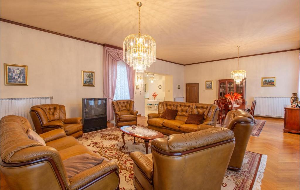 Stunning Home In Obrov With Outdoor Swimming Pool, 5 Bedrooms And Wifi photo 1