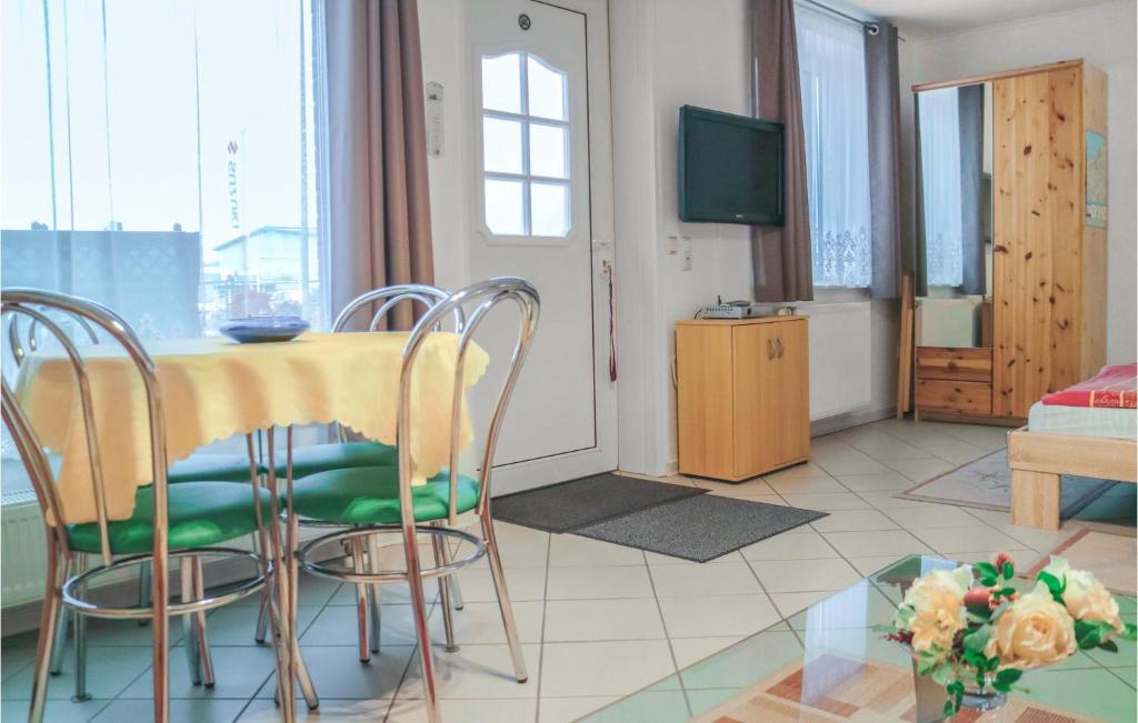 Amazing Apartment In Elmenhorst With Kitchen photo 2