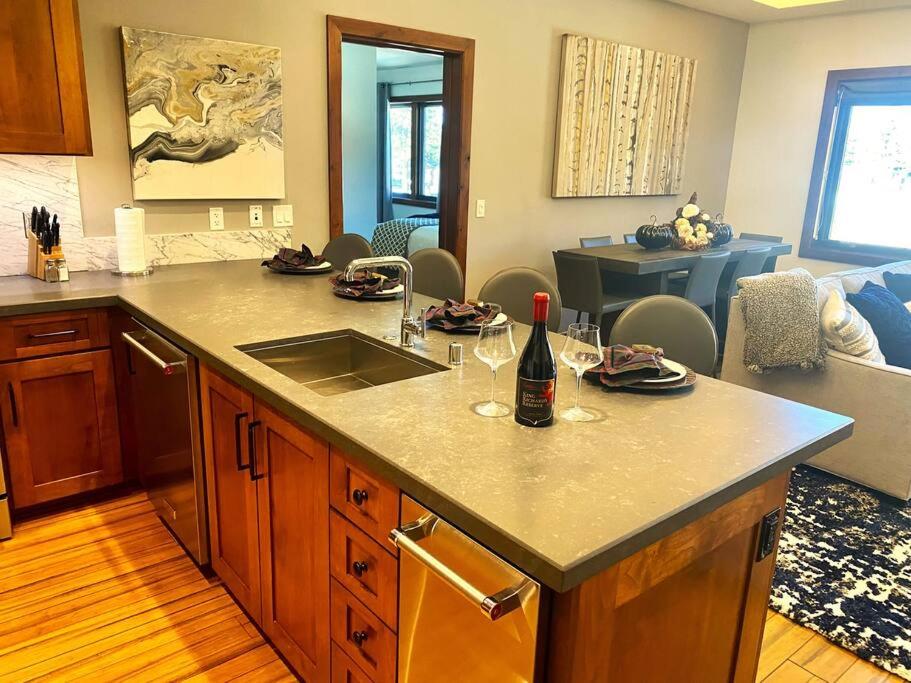 Ski In/Out - Zalanta - Great Location- 2 Hot Tubs - Heated Pool photo 3