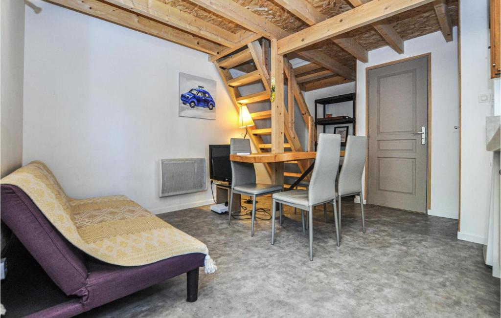 Stunning Home In Lorgues With Wifi, 2 Bedrooms And Jacuzzi photo 3