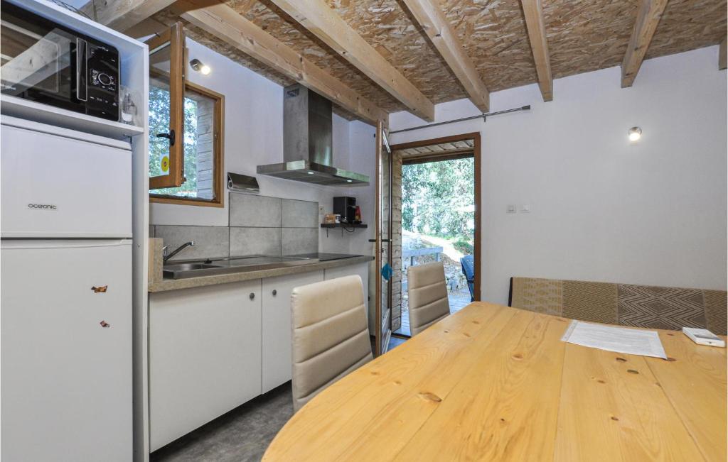 Stunning Home In Lorgues With Wifi, 2 Bedrooms And Jacuzzi photo 4