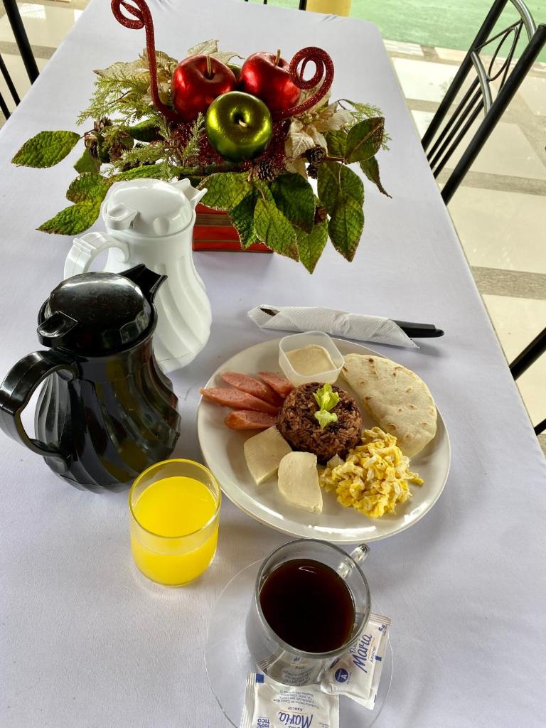 Hotel Real Alaska photo 2