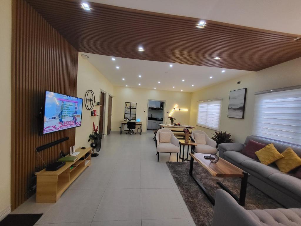 Luxury 3BR Villa w Plunge Pool near SM Batangas City- Instagram-Worthy! photo 4
