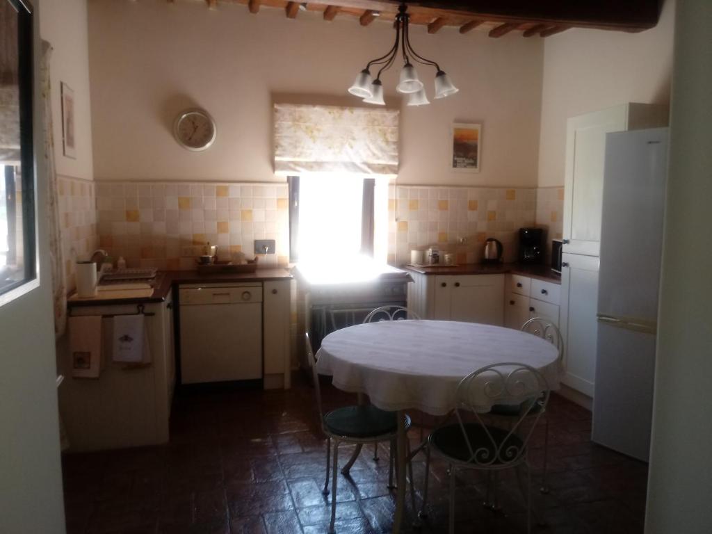 Stunning 1-Bed House in Castel Cellesi Italy photo 3