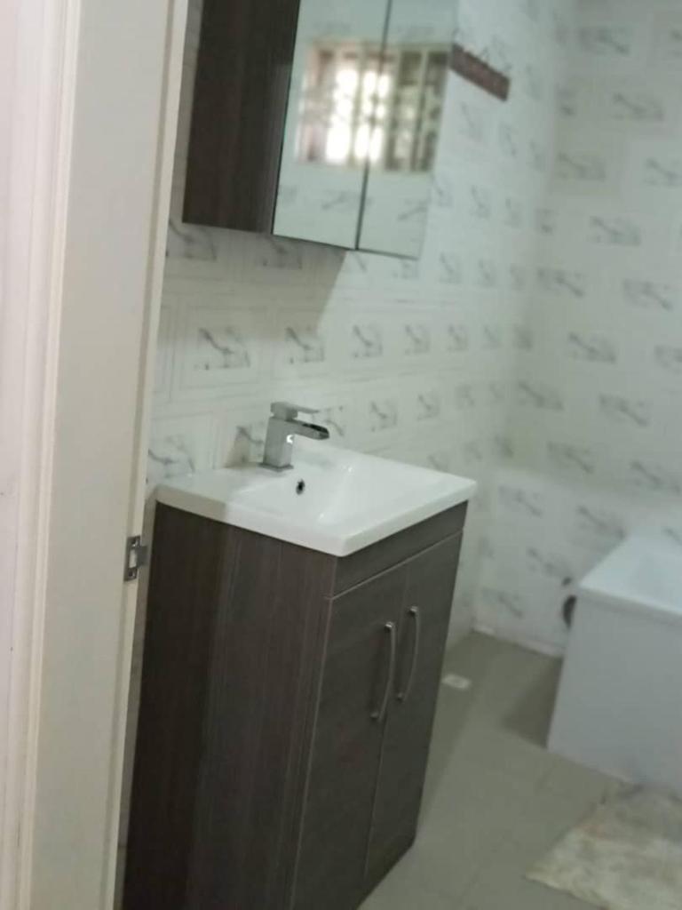 Well presented apartment with 2 master bedrooms. photo 3