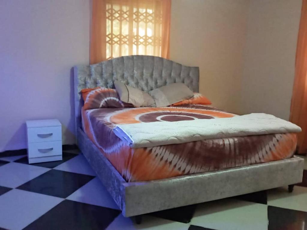 Well presented apartment with 2 master bedrooms. photo 2