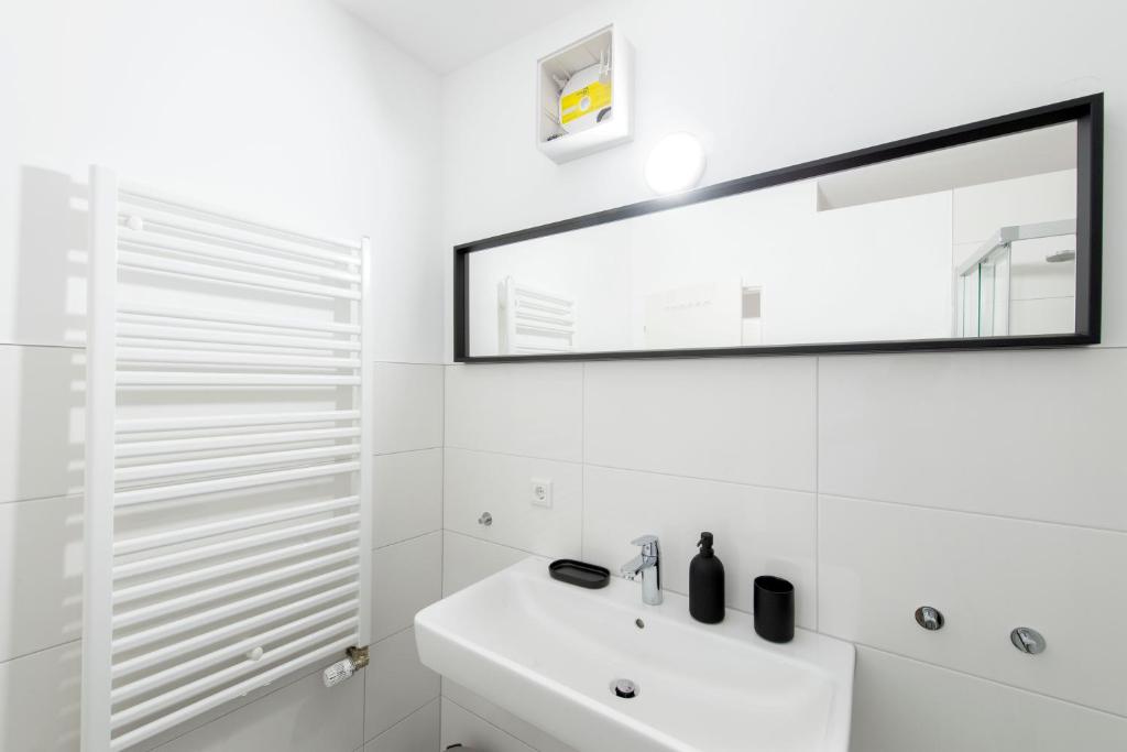 Stay and Work Apartment - 6 single beds photo 3
