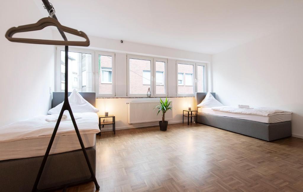 Stay and Work Apartment - 6 single beds photo 1