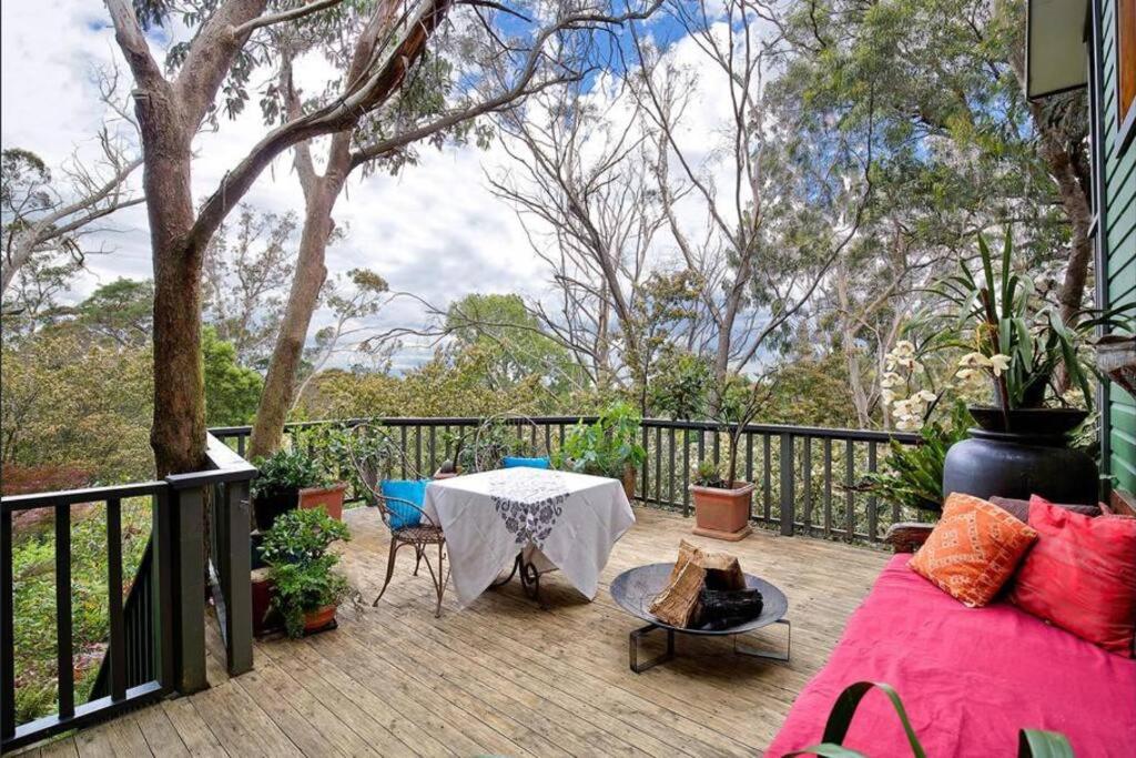 The Black Cockatoo - Secret Garden Treetops Home photo 1