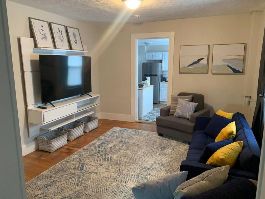 Cozy Cambridge Apt image