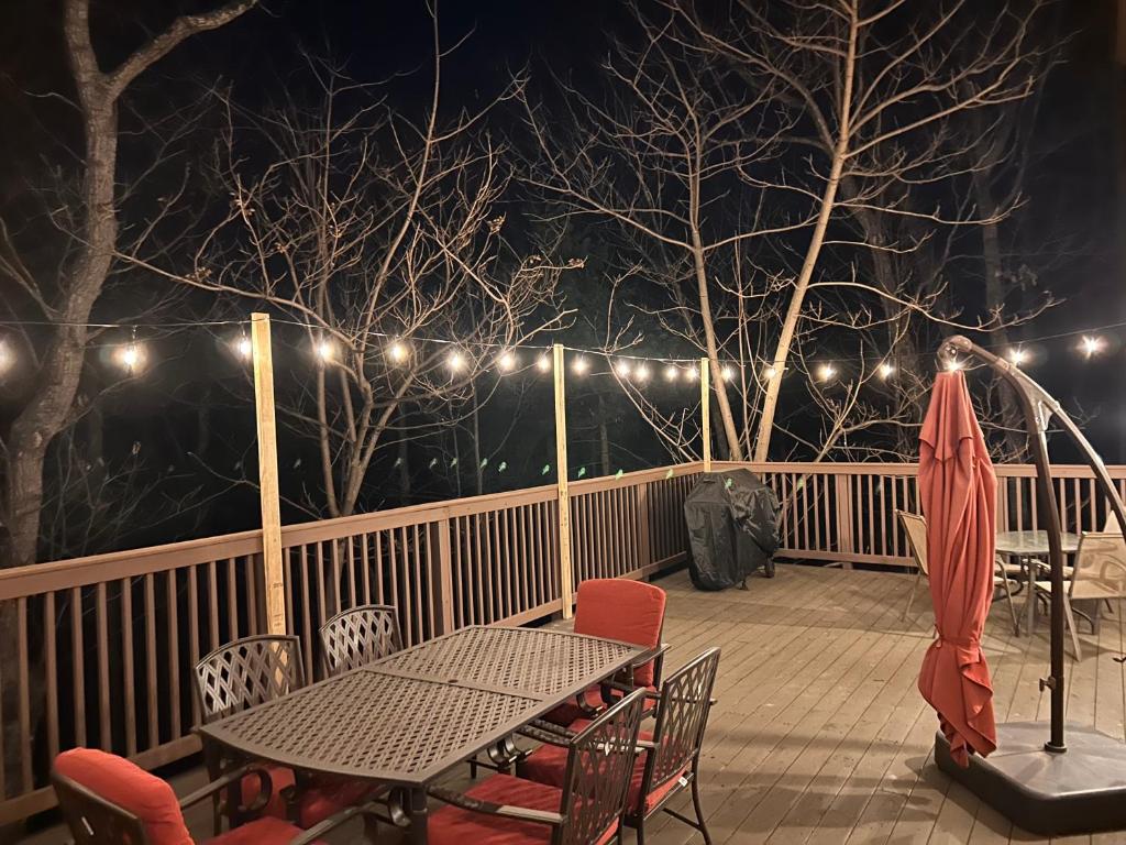 One of a Kind Rustic Log Cabin near Bryce Resort - Large Game Room - Fire Pit - Large Deck - BBQ photo 1