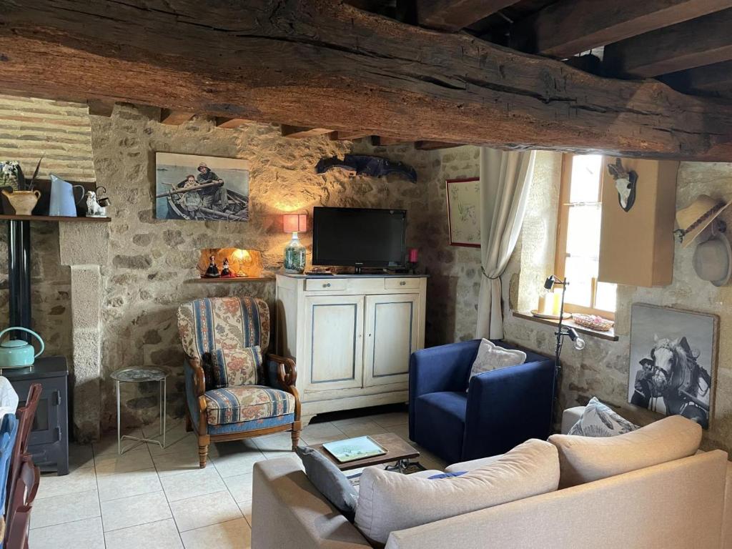 Gîte Bourbon-l'Archambault, 3 pièces, 4 personnes - FR-1-489-293 photo 3