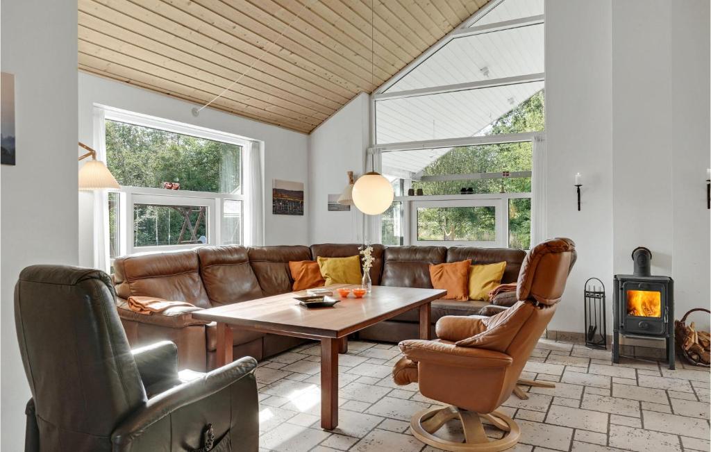 Stunning Home In Hadsund With 5 Bedrooms, Sauna And Wifi photo 1