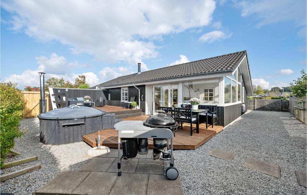 Beautiful Home In Rnde With 3 Bedrooms And Wifi photo 3