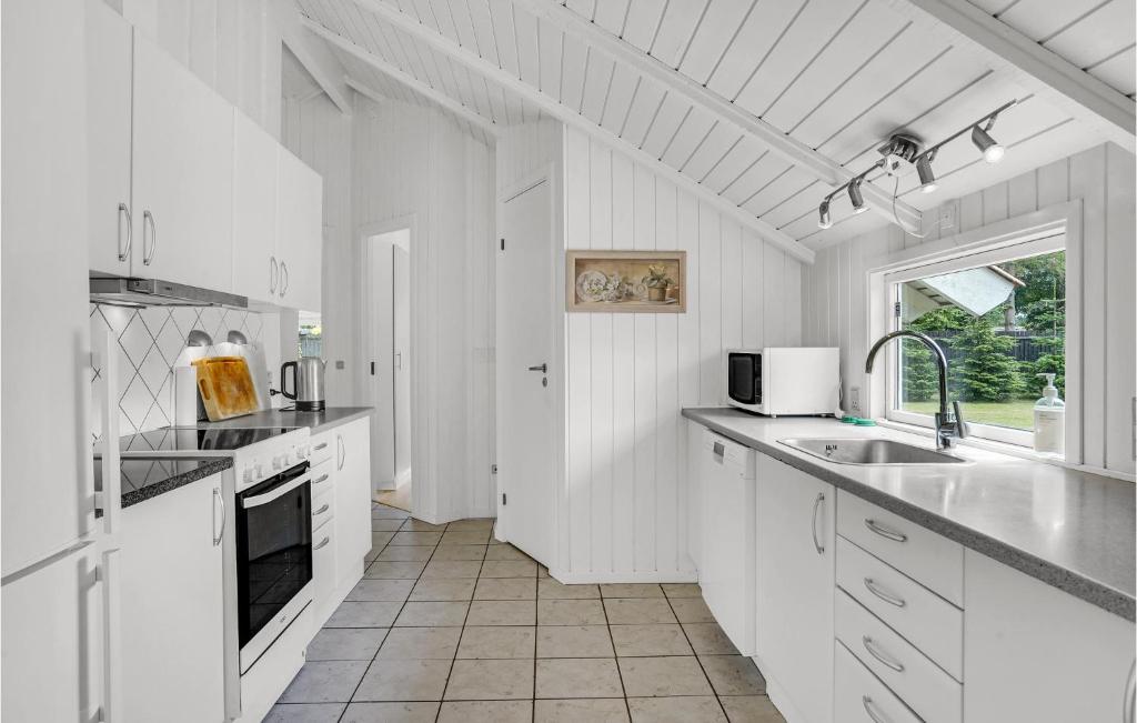 Amazing Home In Vggerlse With Sauna, Private Swimming Pool And Swimming Pool photo 4