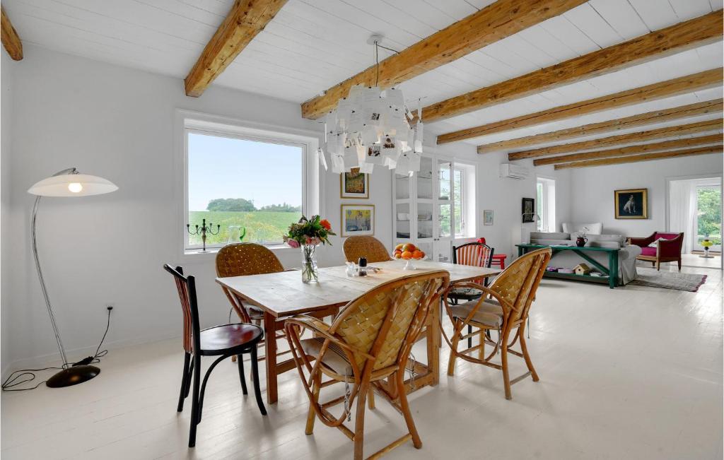 Amazing Home In Stege With 4 Bedrooms And Wifi photo 4