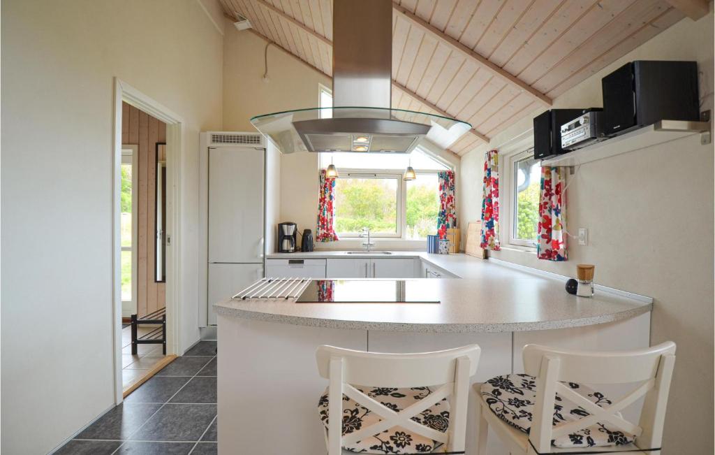 Nice Home In Glesborg With 4 Bedrooms, Sauna And Wifi photo 2