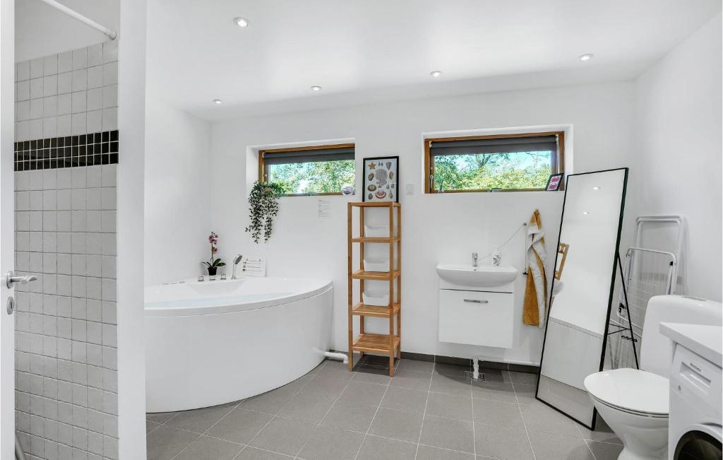 Awesome Home In Frevejle With 3 Bedrooms And Wifi photo 4
