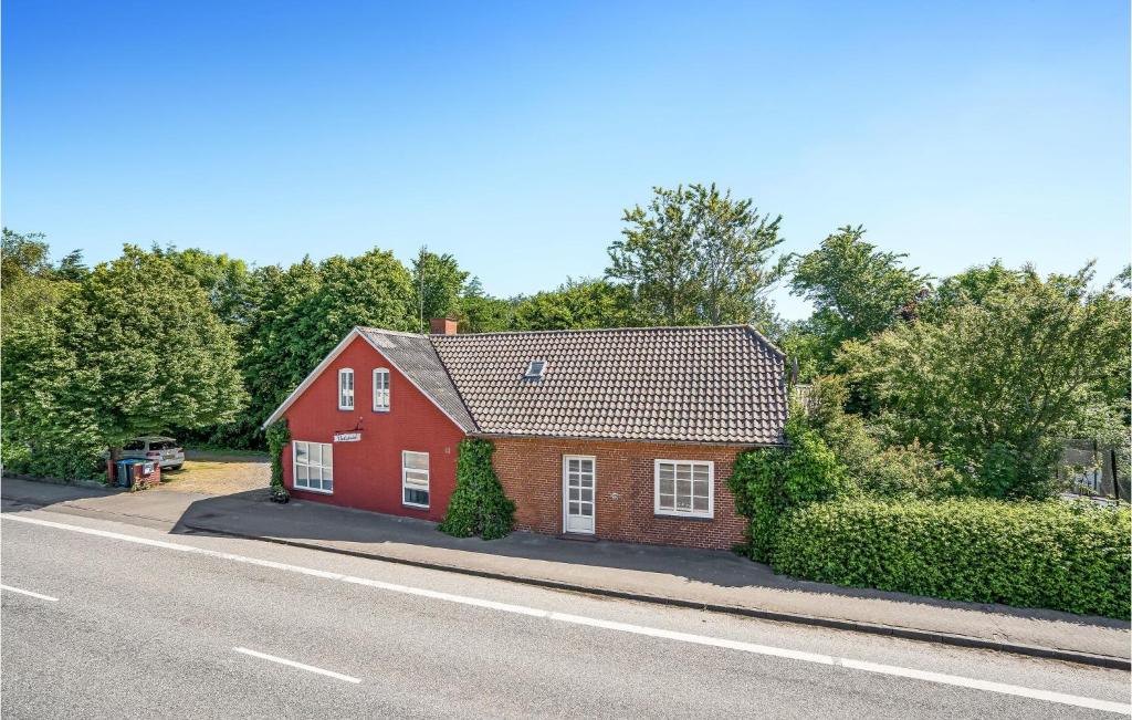 Awesome Home In Bredebro With 5 Bedrooms And Wifi