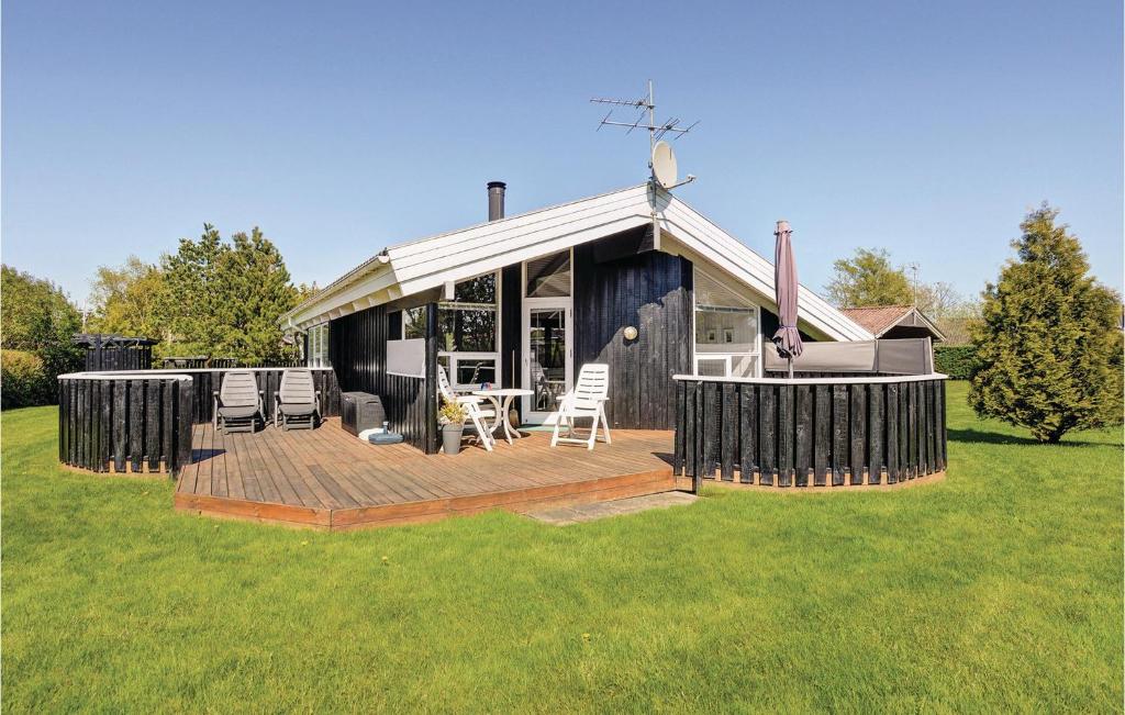 Awesome Home In Hadsund With 3 Bedrooms, Sauna And Wifi