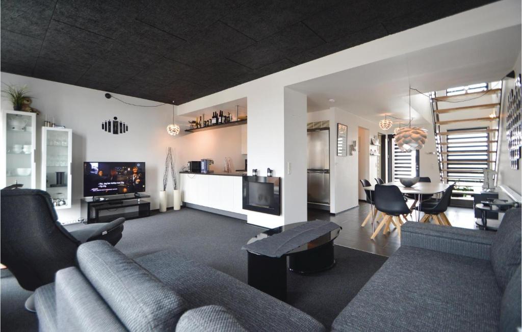 Nice Apartment In Rm With 3 Bedrooms And Wifi photo 2