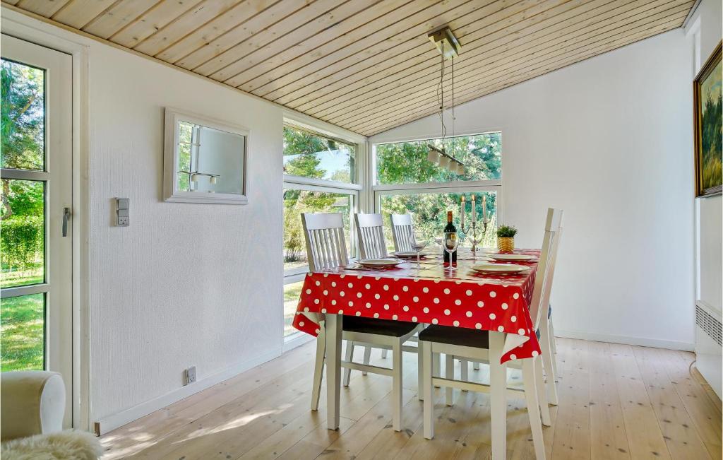 Awesome Home In Vordingborg With 2 Bedrooms And Wifi photo 4