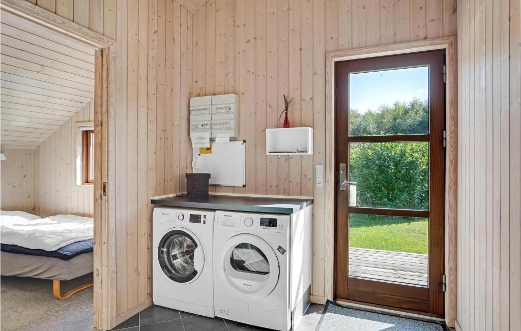 Amazing Home In Ansager With 4 Bedrooms, Sauna And Wifi photo 4