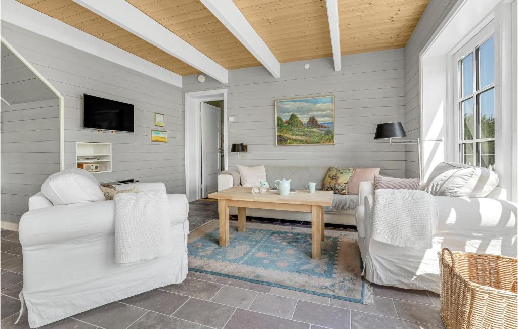 Beautiful Home In Nex With 4 Bedrooms And Wifi photo 4