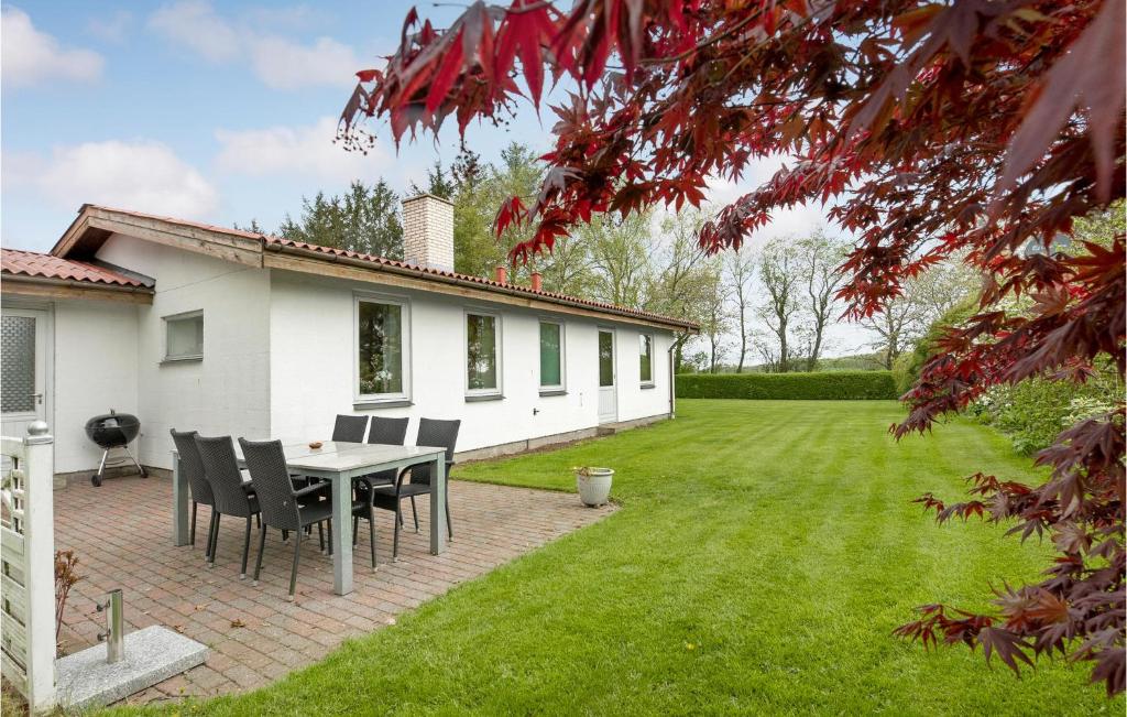 Amazing Home In Rdekro With 2 Bedrooms And Wifi