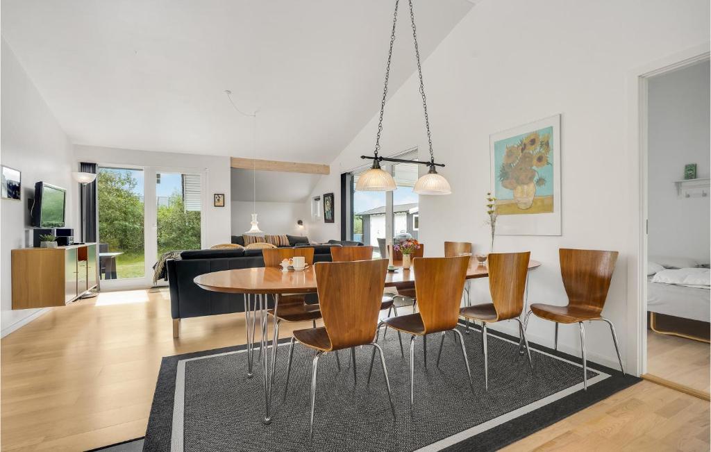 Awesome Home In Brovst With Sauna, 3 Bedrooms And Wifi photo 2