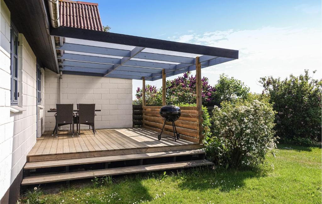 Awesome Home In Klemensker With 2 Bedrooms And Wifi photo 1