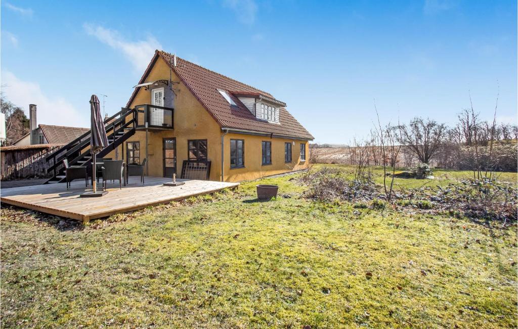 Stunning Apartment In Klemensker With 2 Bedrooms And Wifi