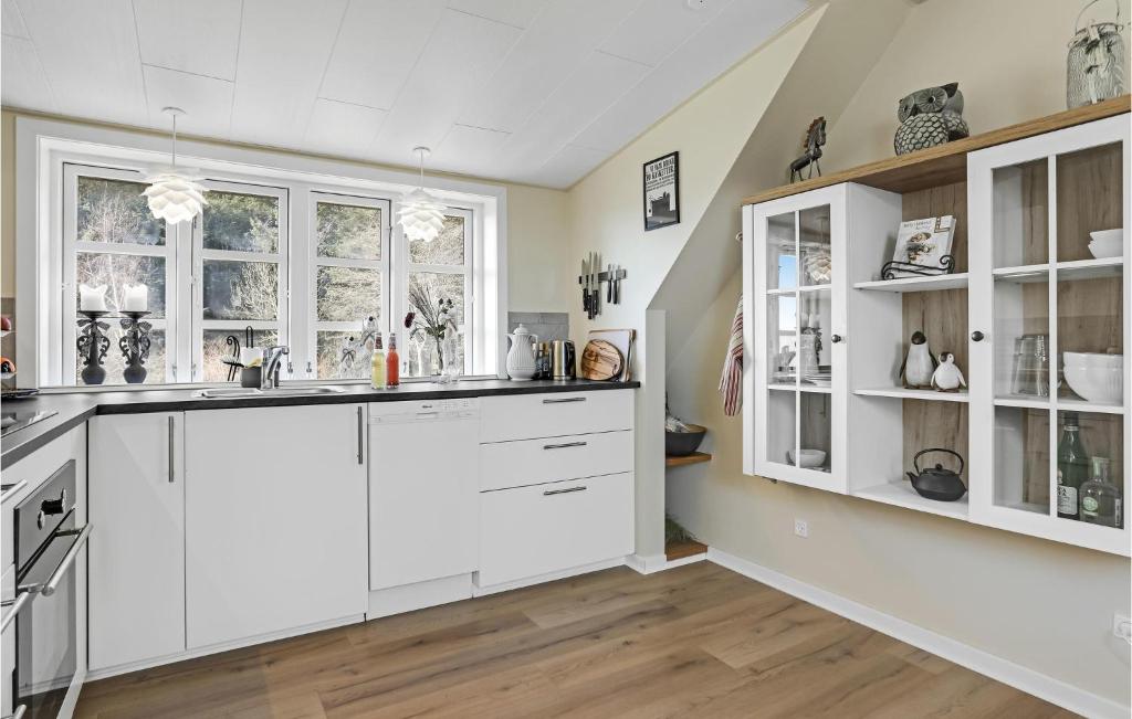 Stunning Apartment In Klemensker With 2 Bedrooms And Wifi photo 3