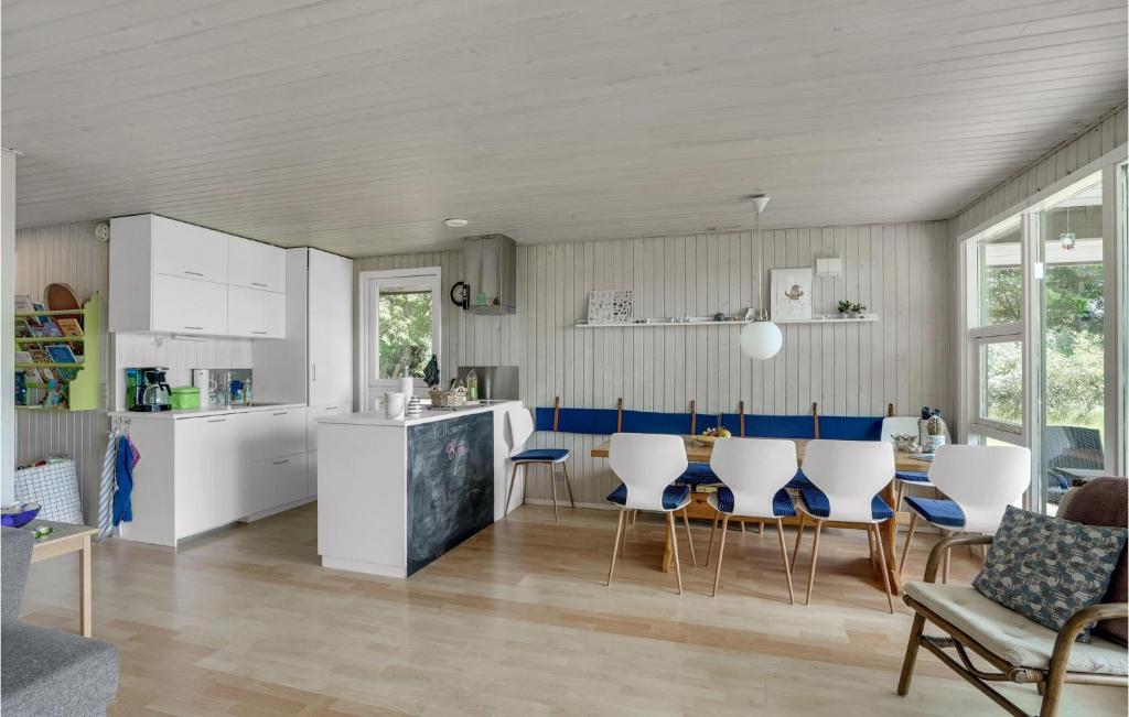 Amazing Home In Spttrup With Wifi And 4 Bedrooms photo 3