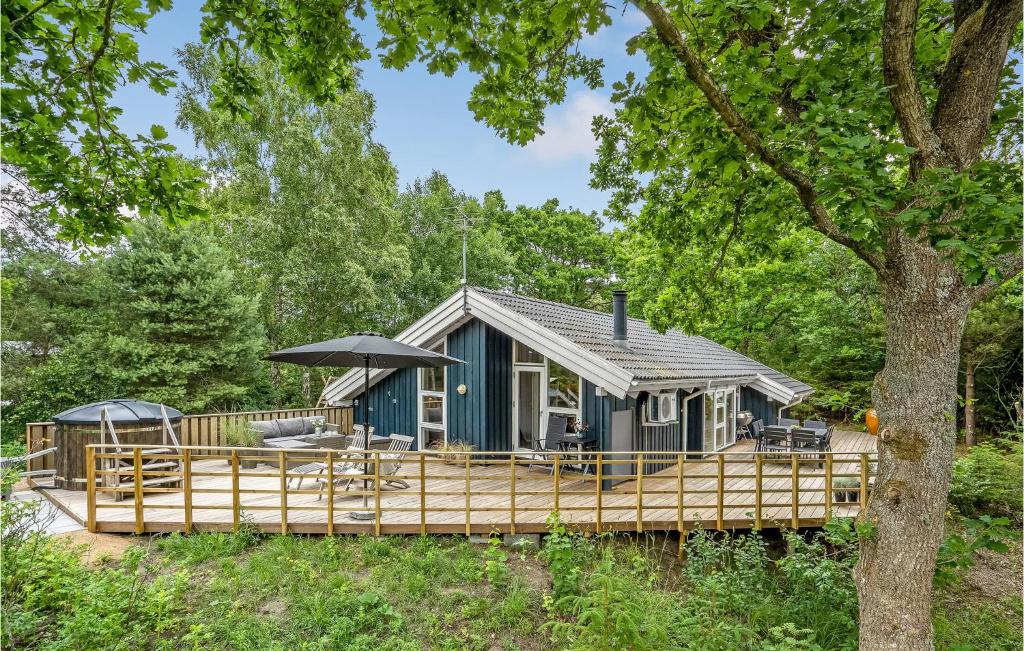 Nice Home In Glesborg With 3 Bedrooms, Sauna And Wifi