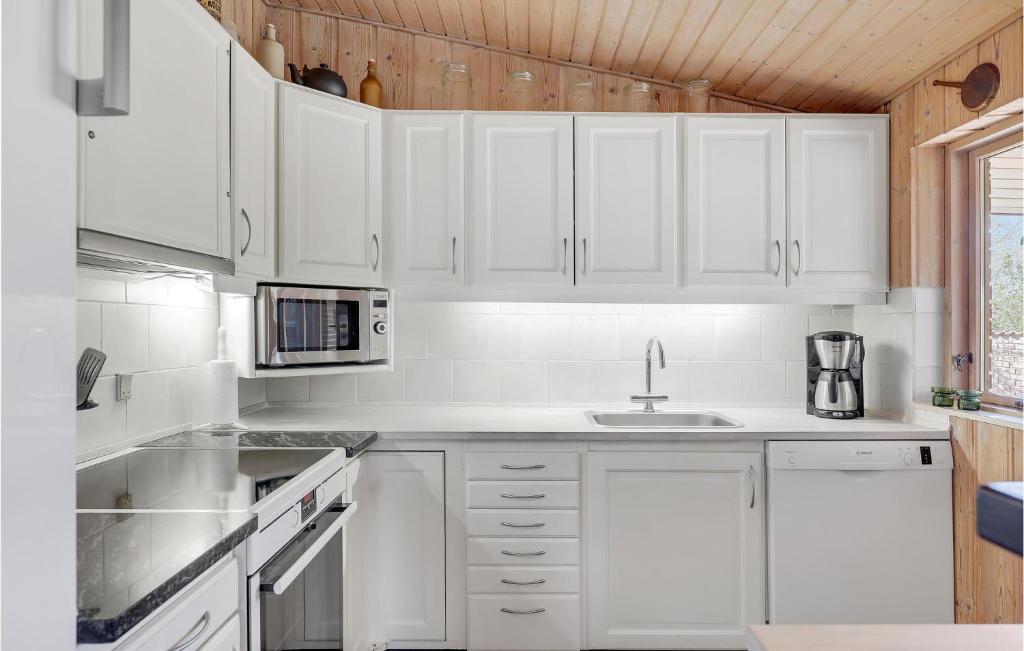 Nice Home In Nex With 3 Bedrooms And Wifi photo 4